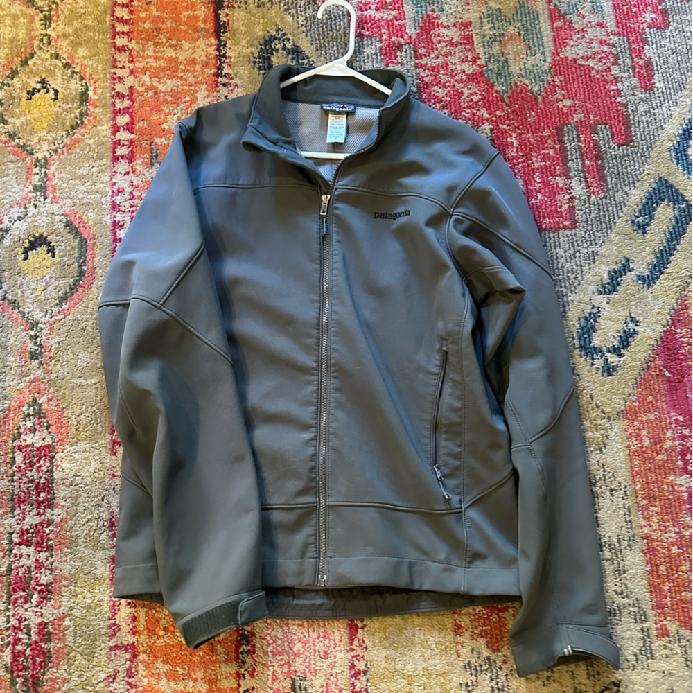 Men’s Patagonia lightweight jacket